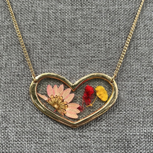 Handmade Real Pressed Dried Flower Botanical Resin Heart Necklace - Picture 9 of 16